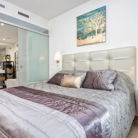 New Luxury 3-bedroom Seaview Apartment *