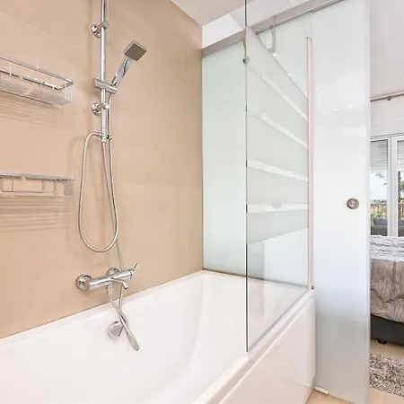 Apartment New Luxury 3-bedroom Seaview *