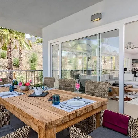 New Luxury 3-bedroom Seaview * Benalmádena
