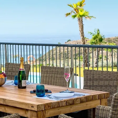 New Luxury 3-bedroom Seaview *
