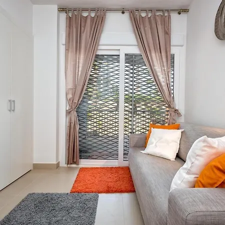 New Luxury 3-bedroom Seaview Apartmán *